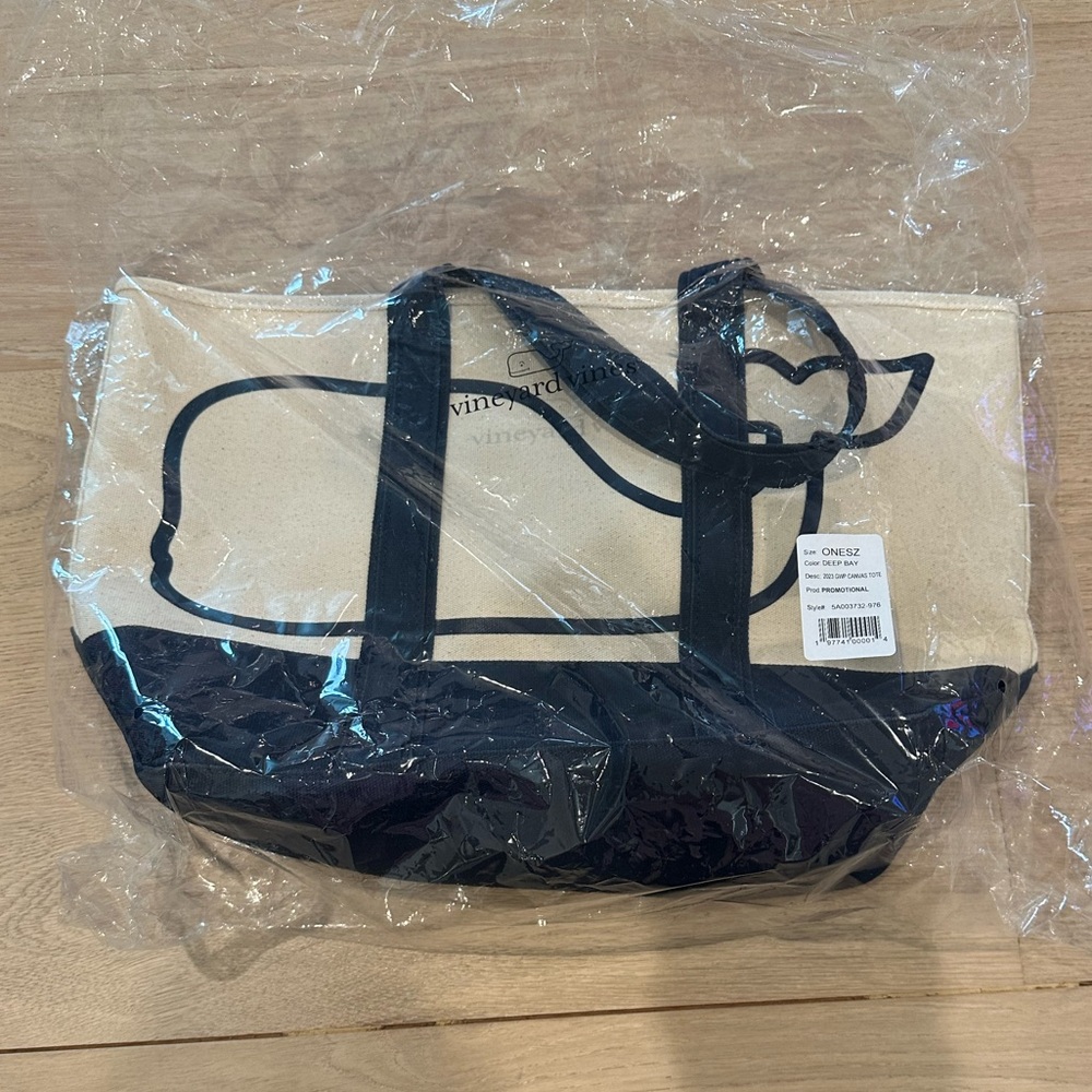 Vineyard vine tote bag